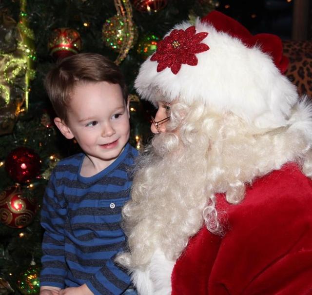Santa Claus Home Visit for a Laredo Texas Family Santa Claus home visit for a Laredo Texas family